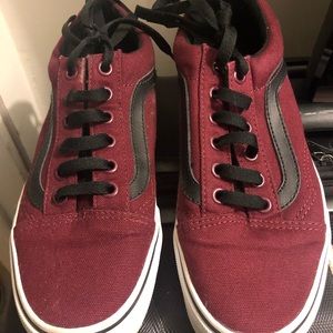 Vans sneakers in burgundy and black